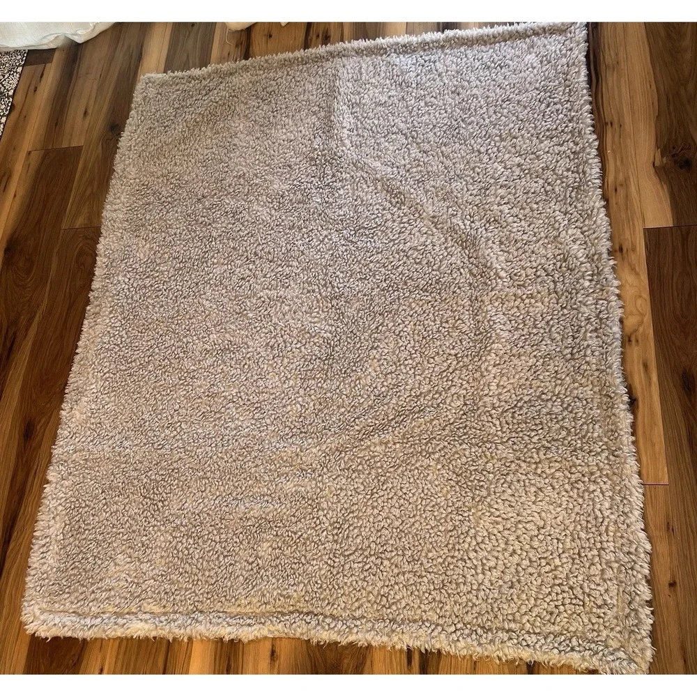 Pottery‎ Barn Sherpa Boucle Area Rug 50x60 Gray Plush Cozy Accent Floor Rug
